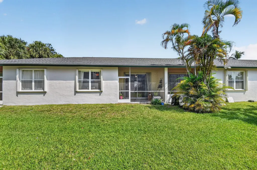 3162 Via Poinciana Lake Worth FL 33467