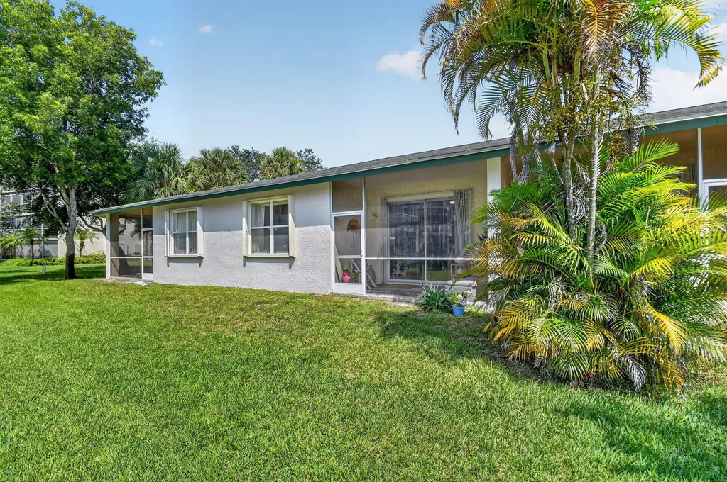 3162 Via Poinciana Lake Worth FL 33467