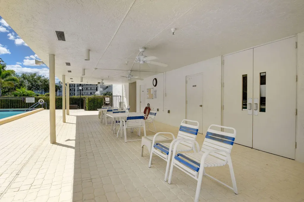 3162 Via Poinciana Lake Worth FL 33467