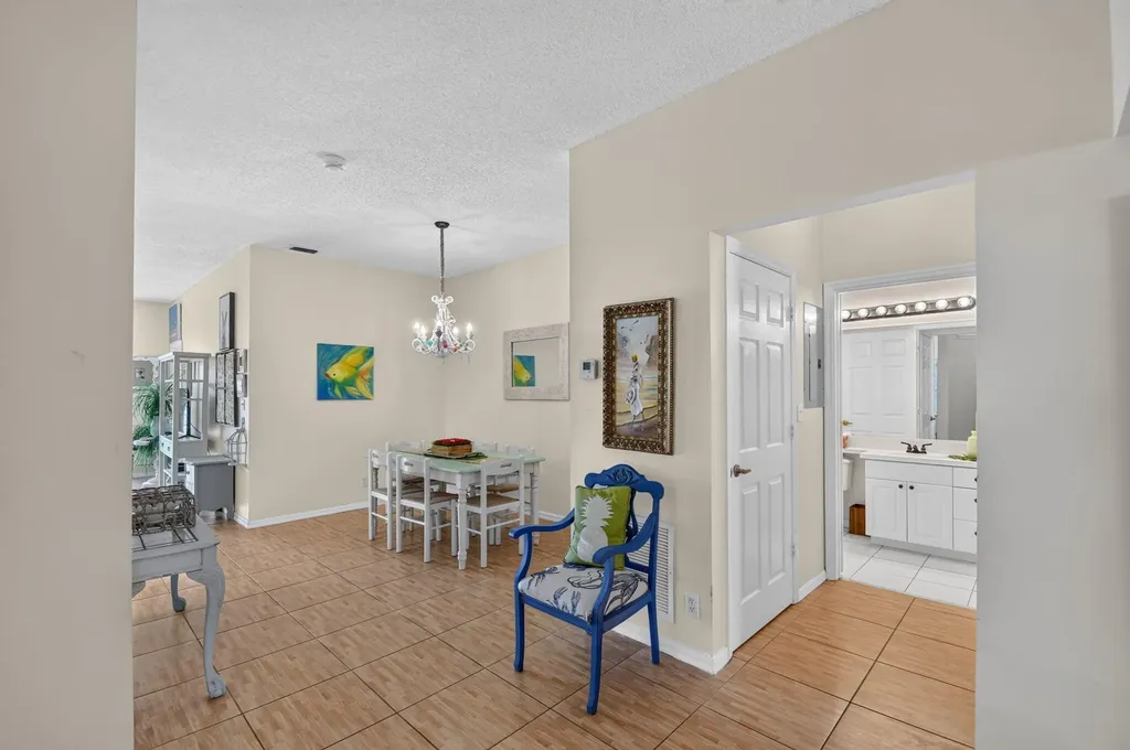 3162 Via Poinciana Lake Worth FL 33467
