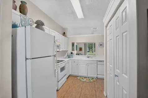 3162 Via Poinciana Lake Worth FL 33467