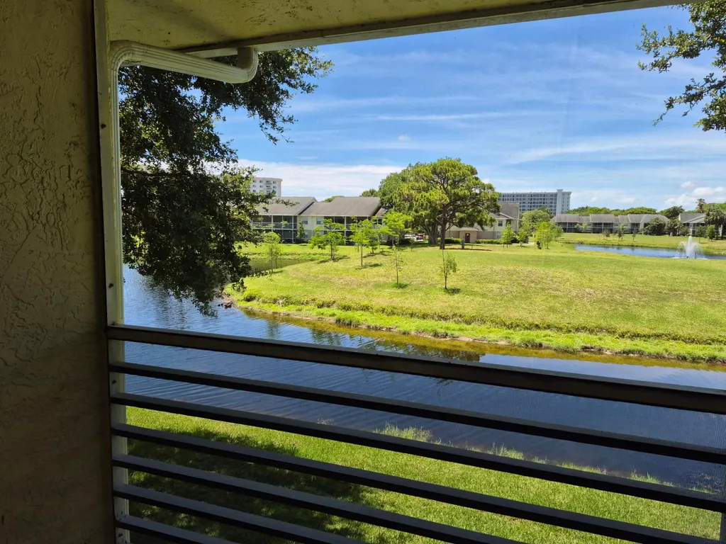 2823 N Course Drive Pompano Beach FL 33069