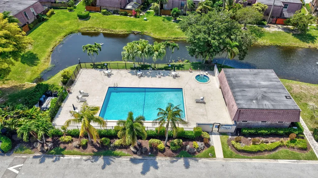 7582 Courtyard Run E Boca Raton FL 33433