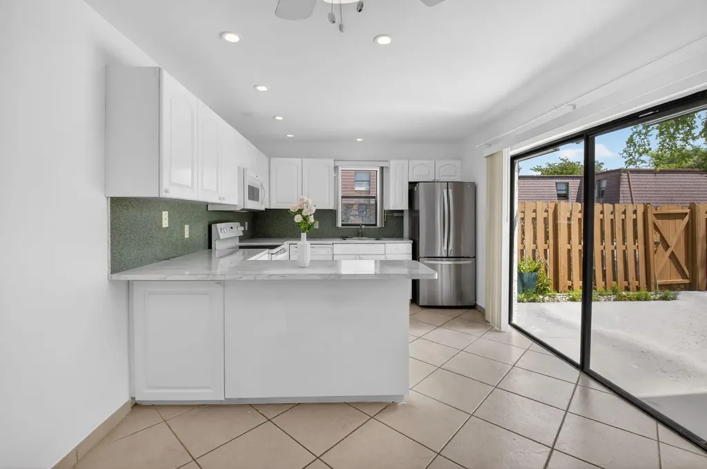 7582 Courtyard Run E Boca Raton FL 33433