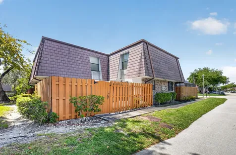 7582 Courtyard Run E Boca Raton FL 33433