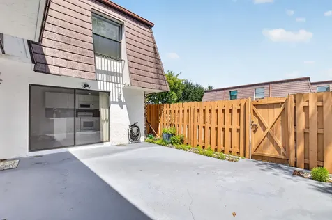7582 Courtyard Run E Boca Raton FL 33433