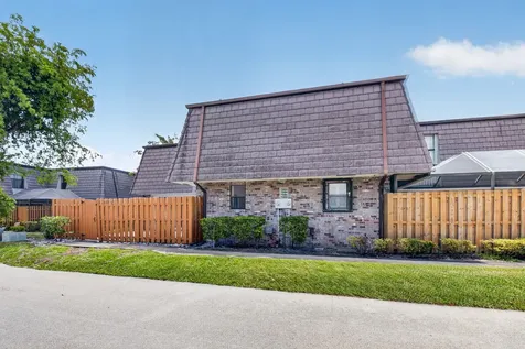 7582 Courtyard Run E Boca Raton FL 33433