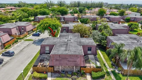 7582 Courtyard Run E Boca Raton FL 33433