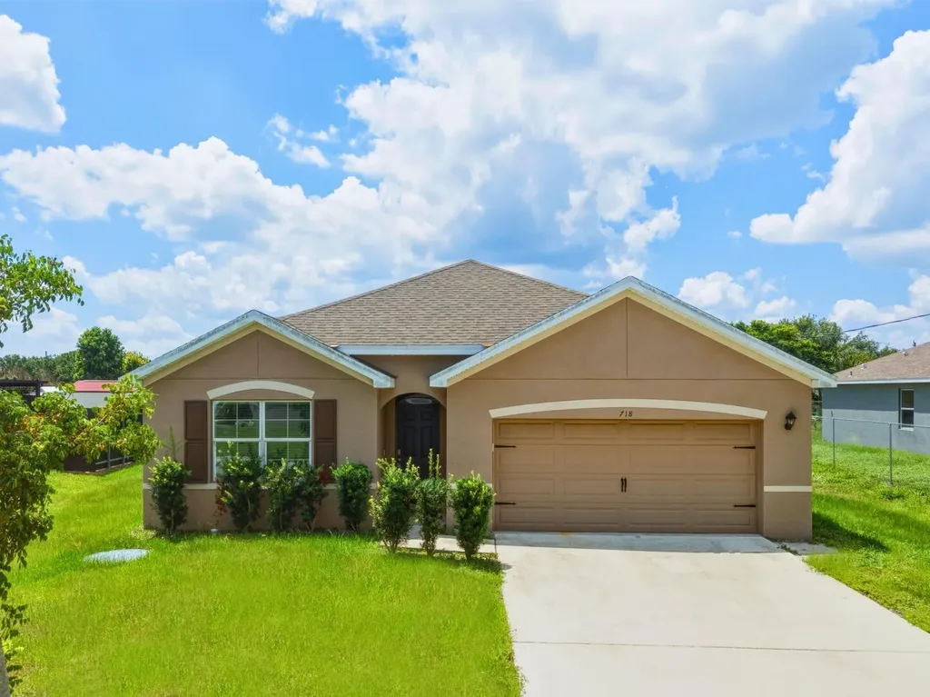 718 SW Crean Terrace SW Port St Lucie FL 34953