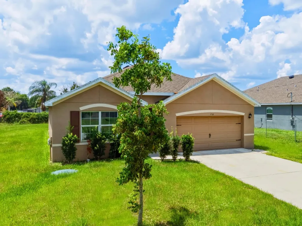 718 SW Crean Terrace SW Port St Lucie FL 34953