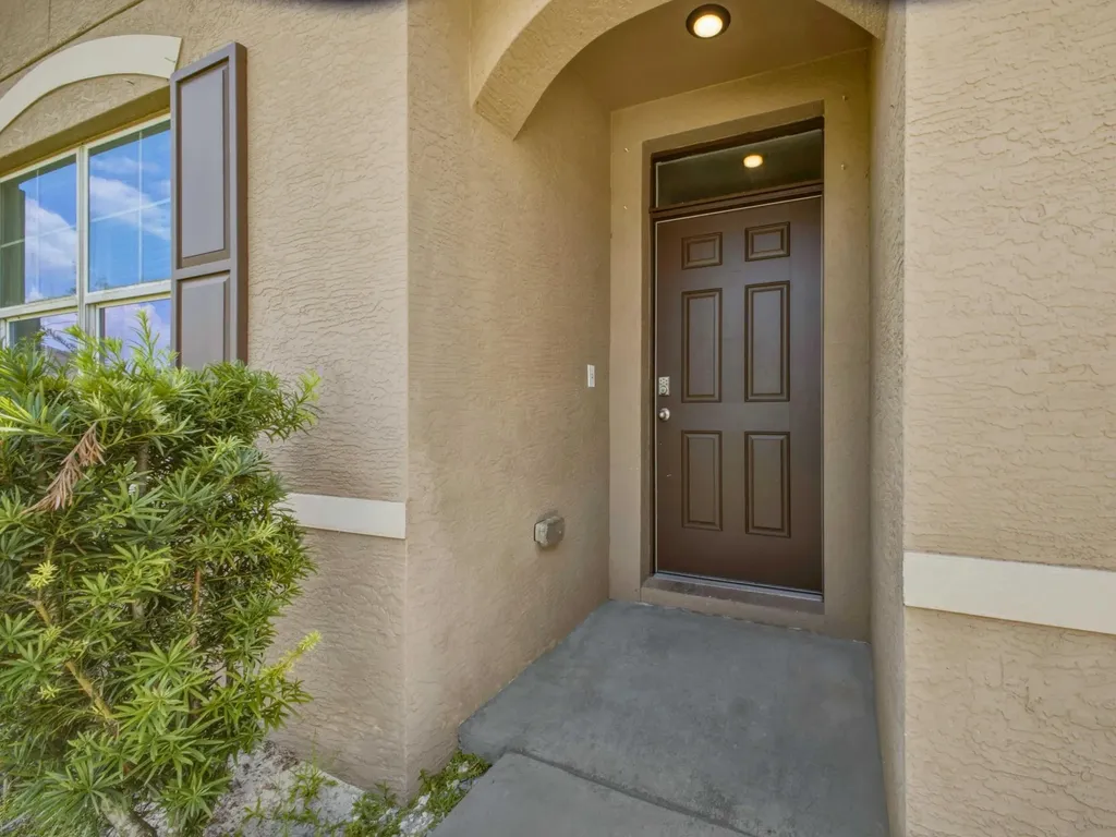 718 SW Crean Terrace SW Port St Lucie FL 34953