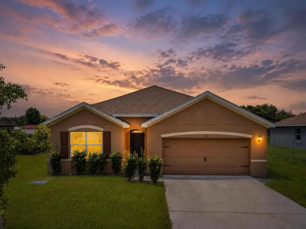 718 SW Crean Terrace SW Port St Lucie FL 34953