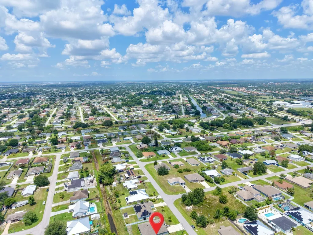 718 SW Crean Terrace SW Port St Lucie FL 34953