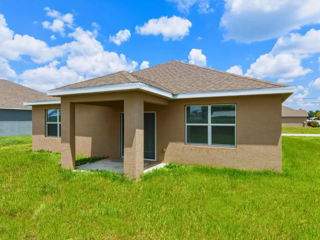718 SW Crean Terrace SW Port St Lucie FL 34953