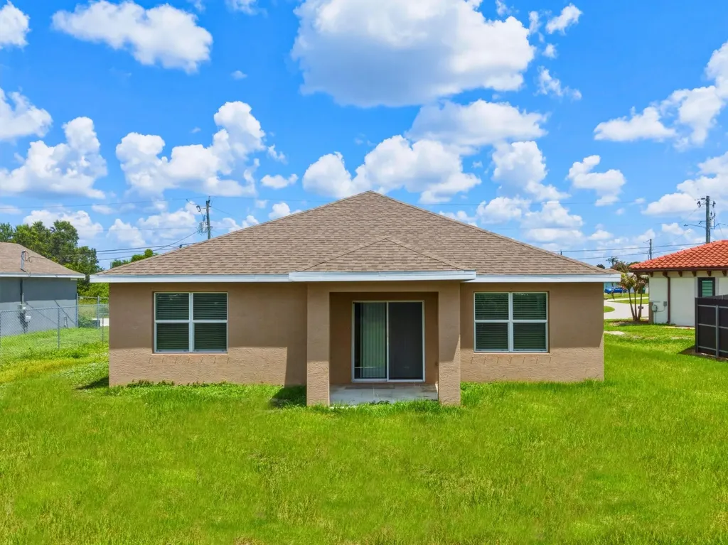 718 SW Crean Terrace SW Port St Lucie FL 34953