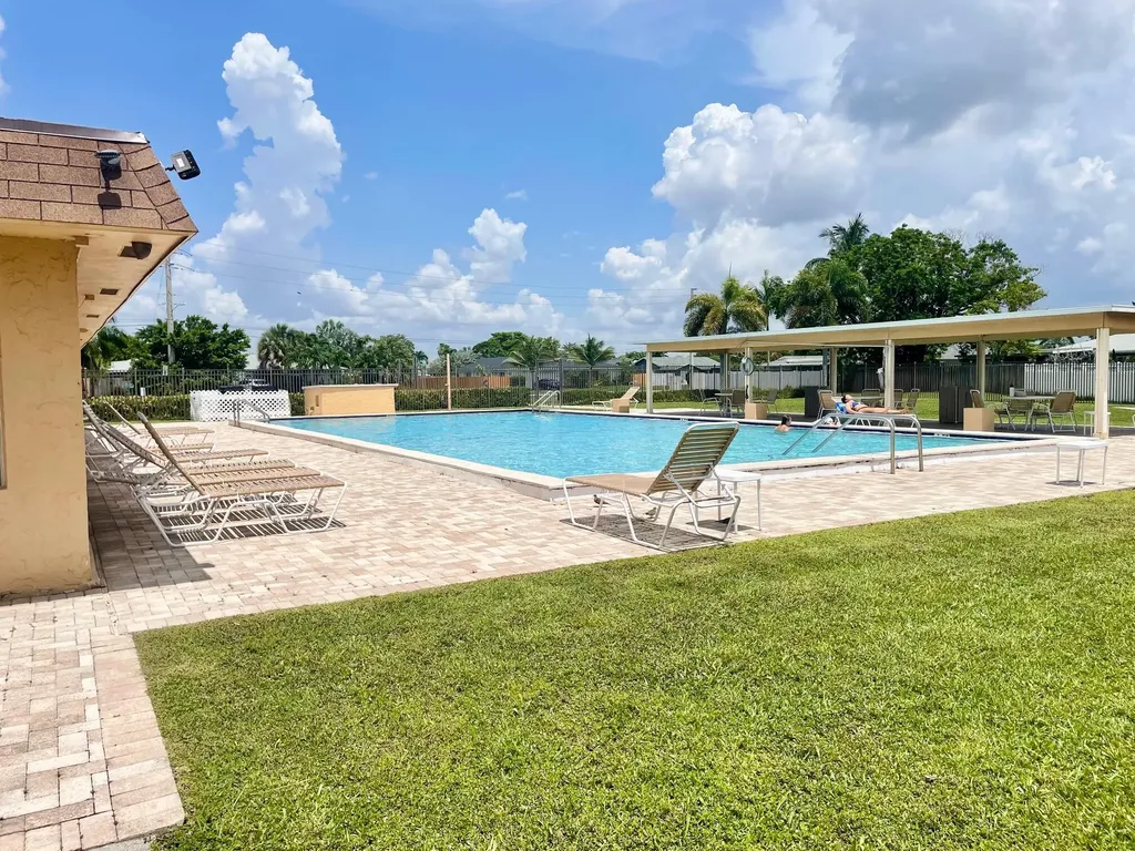 6606 NW 95th Avenue Tamarac FL 33321
