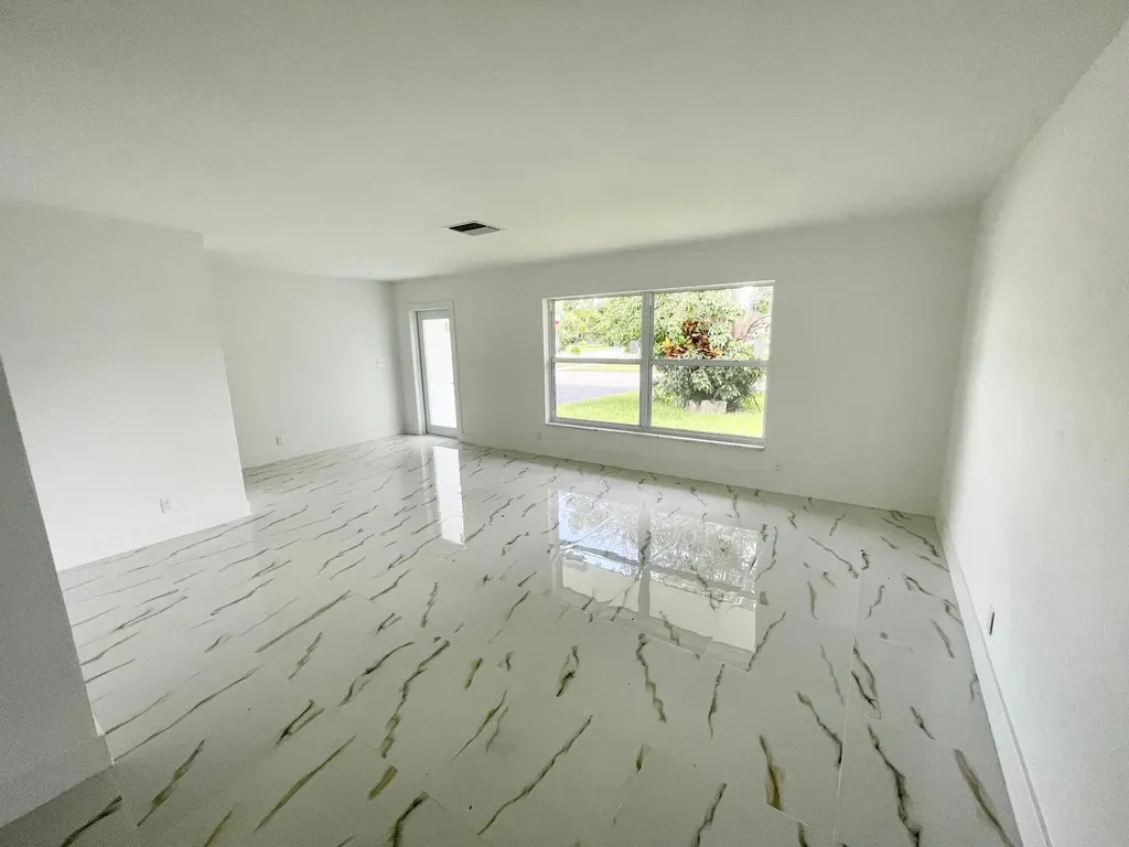 6606 NW 95th Avenue Tamarac FL 33321
