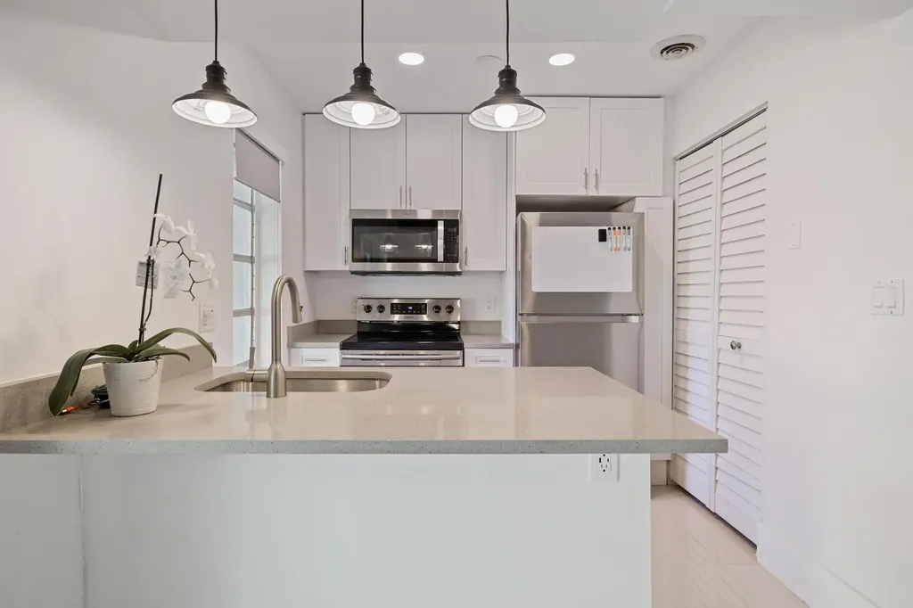 410 SE 13th Street Fort Lauderdale FL 33316