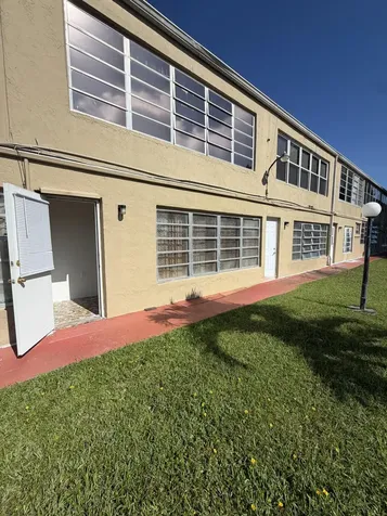20330 NE 2nd Avenue Miami Gardens FL 33179