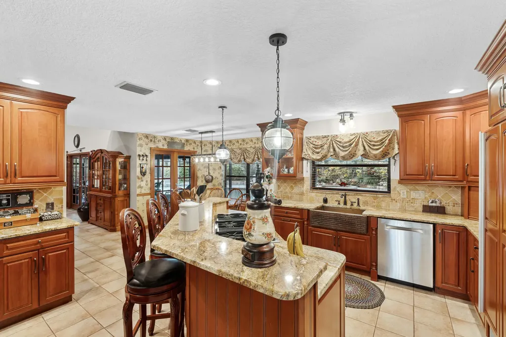 5371 Cougars Prowl Lake Worth FL 33449