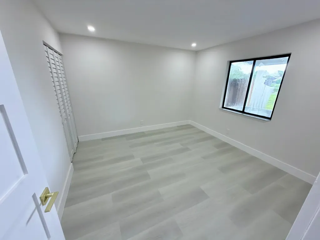 46 Tara Lakes Drive E Boynton Beach FL 33436