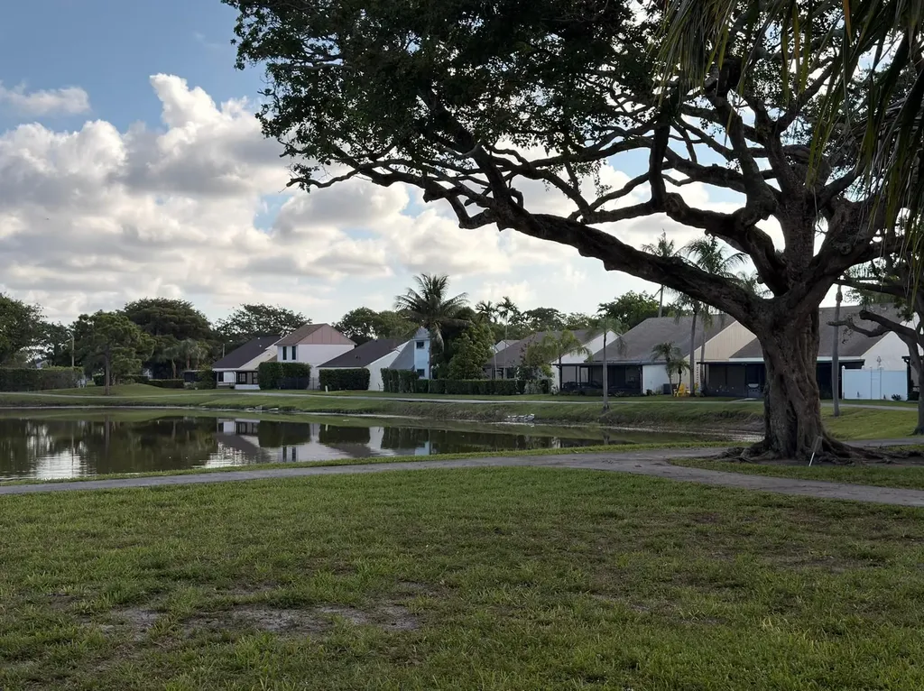46 Tara Lakes Drive E Boynton Beach FL 33436