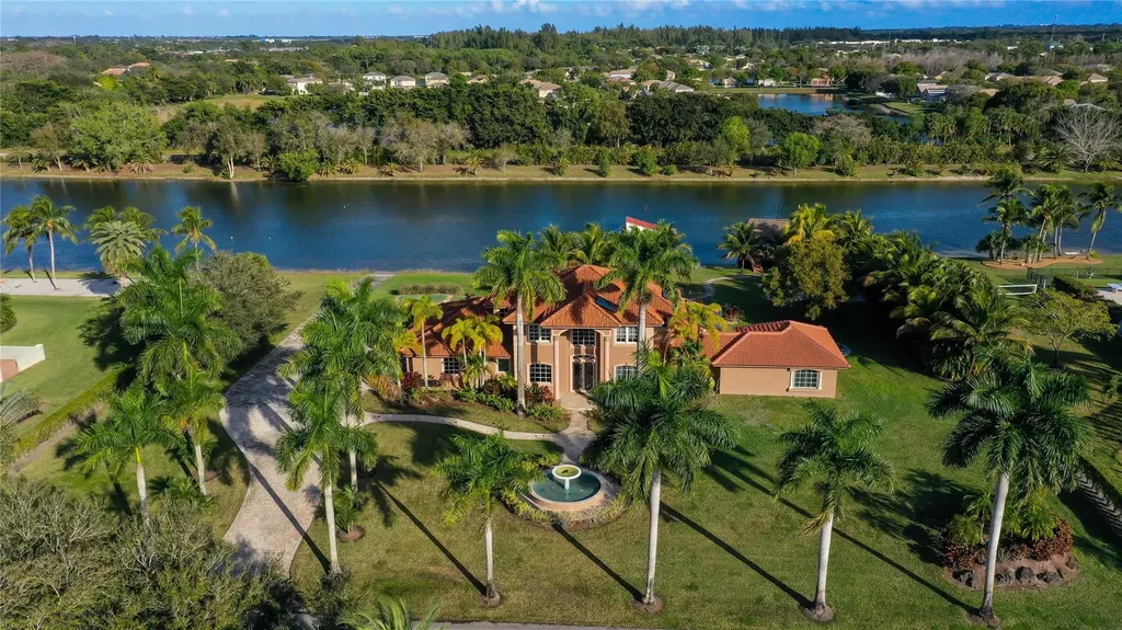 5660 Lago Del Sol Drive Lake Worth FL 33449