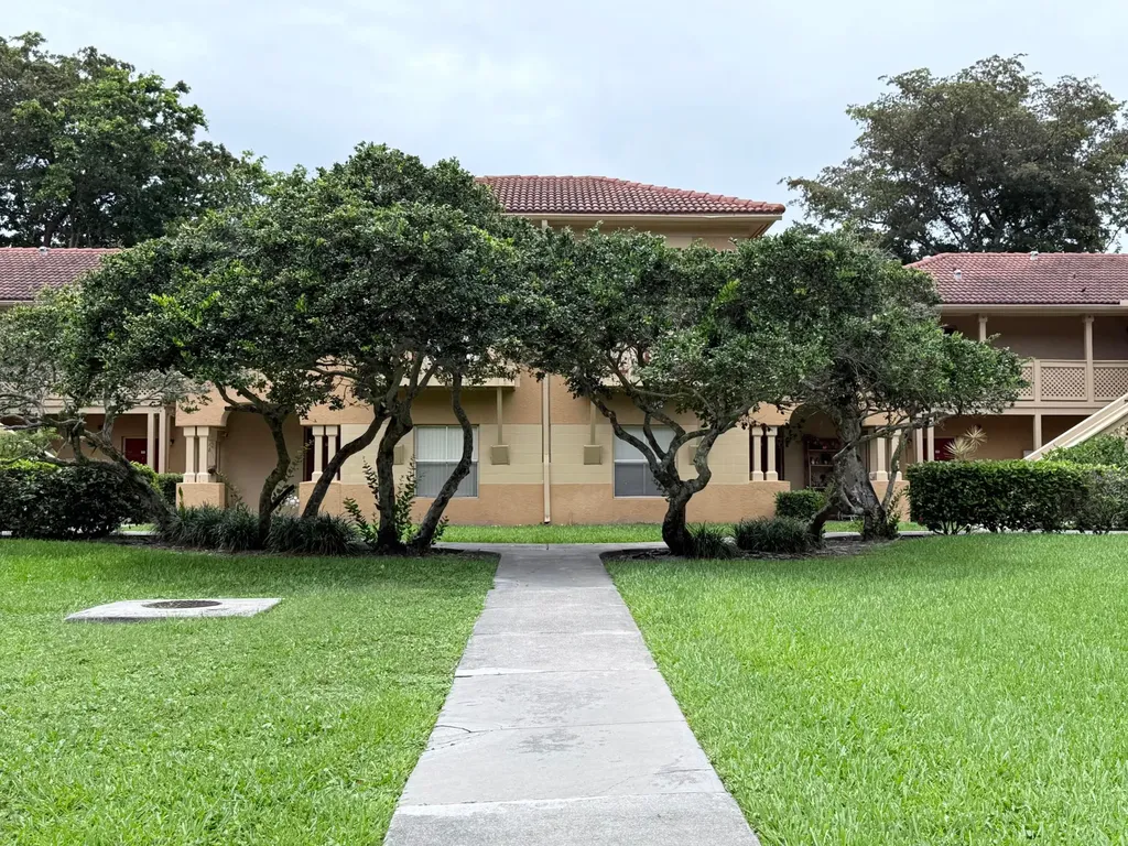 4799 Via Palm Lakes West Palm Beach FL 33417