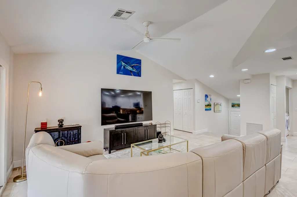13 Lexington Lane E Palm Beach Gardens FL 33418