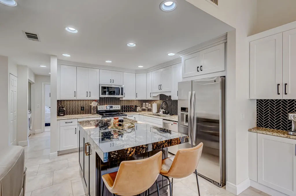 13 Lexington Lane E Palm Beach Gardens FL 33418