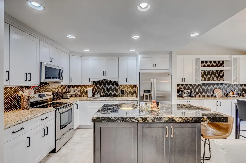 13 Lexington Lane E Palm Beach Gardens FL 33418