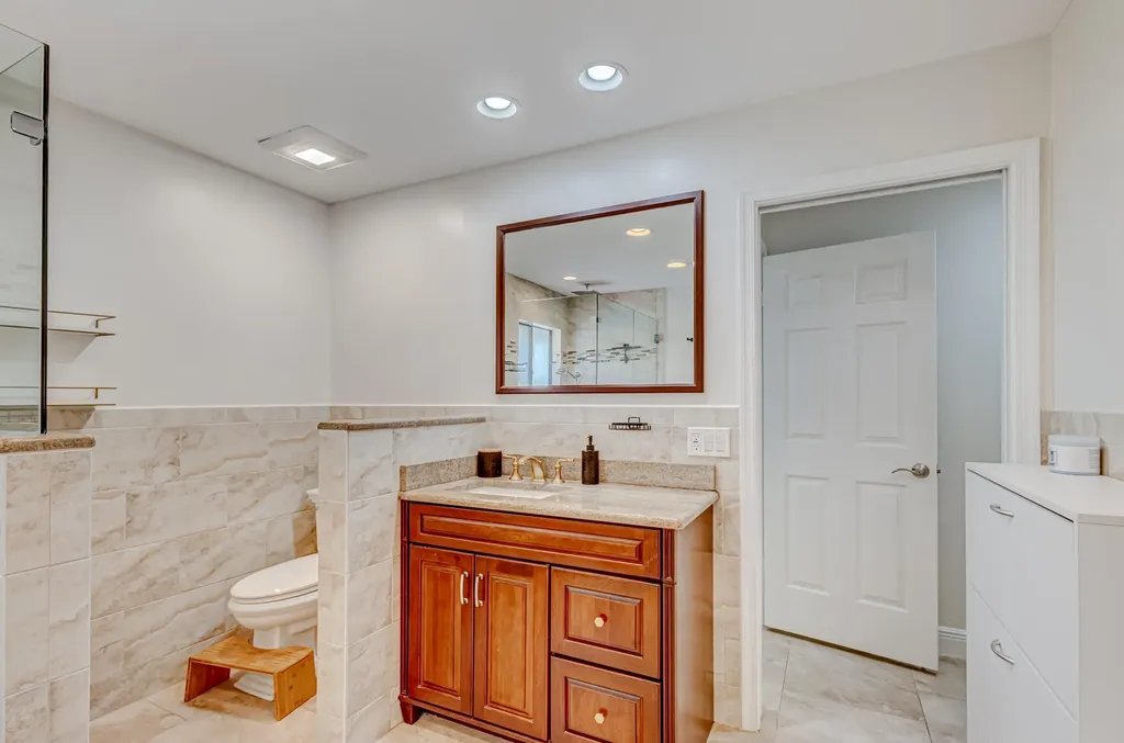 13 Lexington Lane E Palm Beach Gardens FL 33418