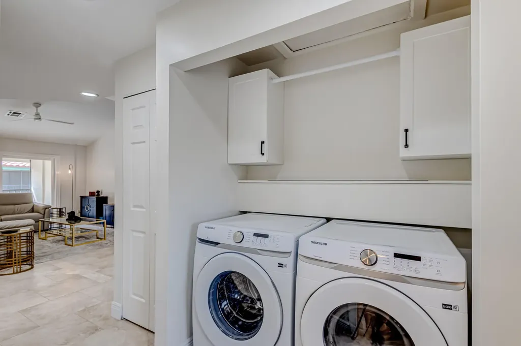 13 Lexington Lane E Palm Beach Gardens FL 33418