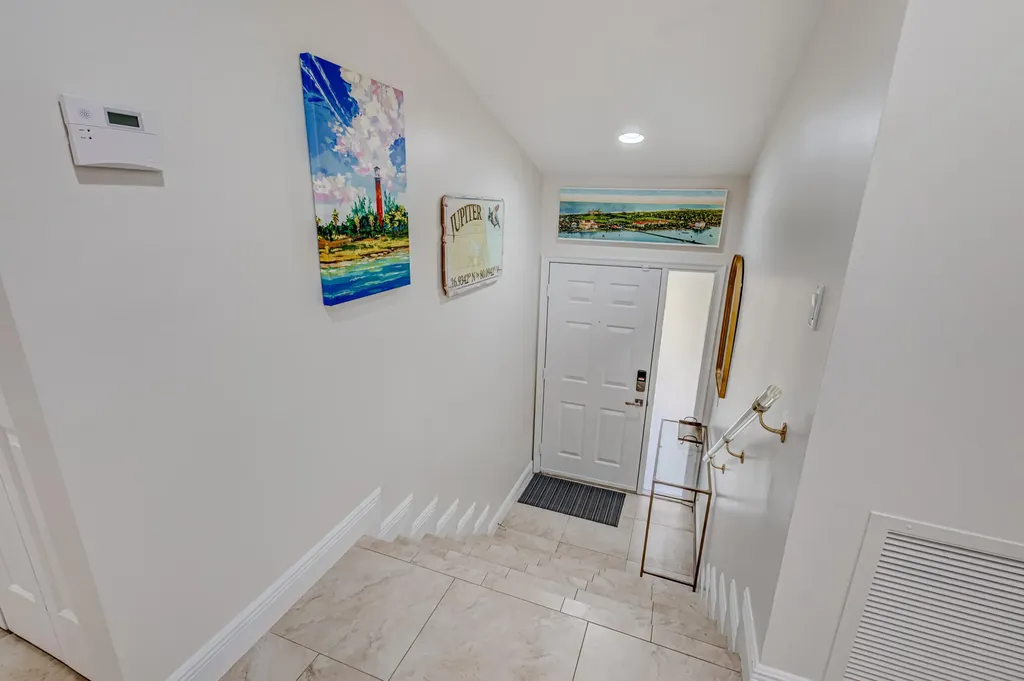 13 Lexington Lane E Palm Beach Gardens FL 33418