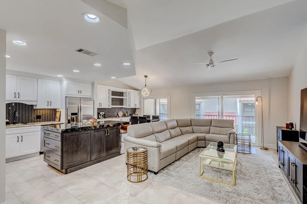 13 Lexington Lane E Palm Beach Gardens FL 33418