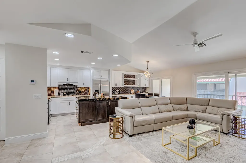 13 Lexington Lane E Palm Beach Gardens FL 33418
