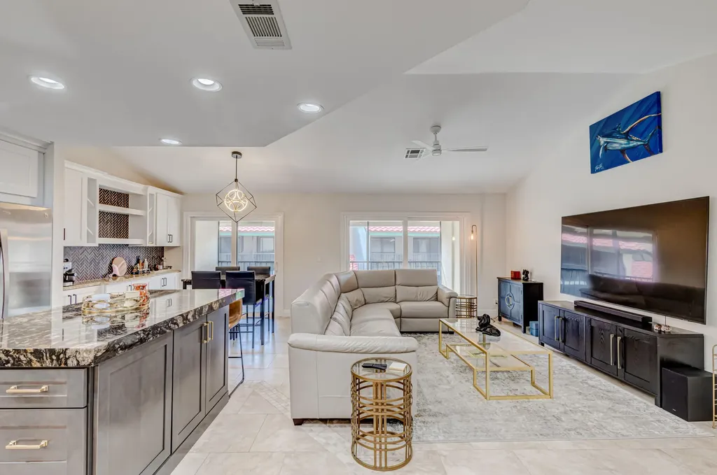 13 Lexington Lane E Palm Beach Gardens FL 33418