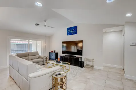 13 Lexington Lane E Palm Beach Gardens FL 33418