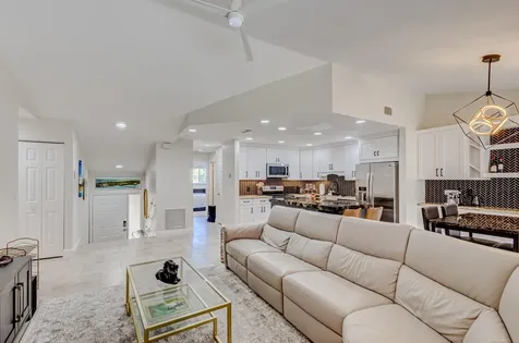 13 Lexington Lane E Palm Beach Gardens FL 33418
