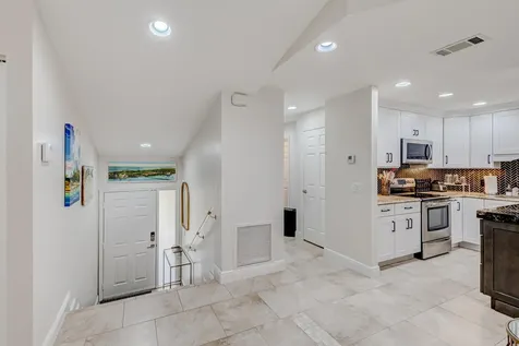 13 Lexington Lane E Palm Beach Gardens FL 33418
