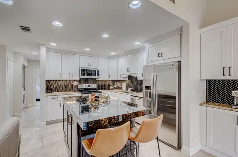 13 Lexington Lane E Palm Beach Gardens FL 33418