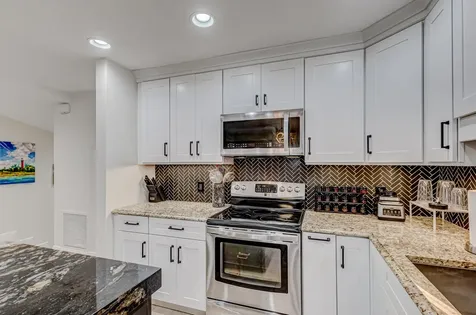 13 Lexington Lane E Palm Beach Gardens FL 33418