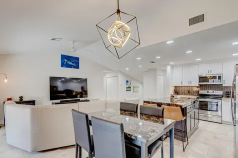 13 Lexington Lane E Palm Beach Gardens FL 33418