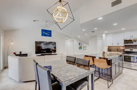 13 Lexington Lane E Palm Beach Gardens FL 33418