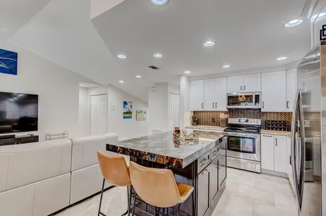 13 Lexington Lane E Palm Beach Gardens FL 33418