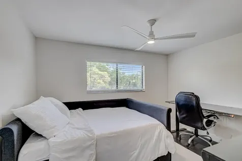 13 Lexington Lane E Palm Beach Gardens FL 33418