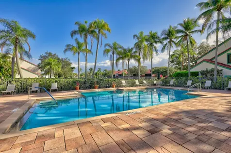 13 Lexington Lane E Palm Beach Gardens FL 33418
