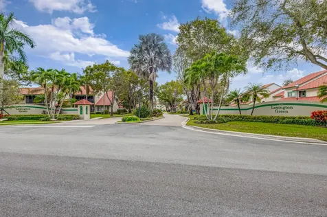 13 Lexington Lane E Palm Beach Gardens FL 33418