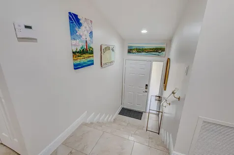 13 Lexington Lane E Palm Beach Gardens FL 33418