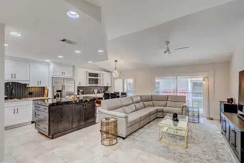 13 Lexington Lane E Palm Beach Gardens FL 33418